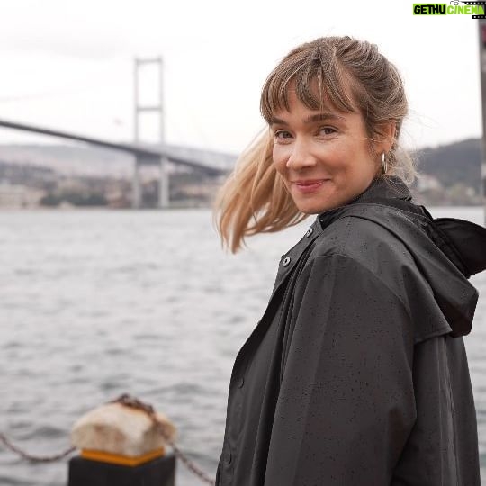 Müge Boz Instagram - Plastik ayak izinizi azaltarak alışveriş yapmak ister misiniz? ✨ Biten OMO sıvı deterjan şişenizle Ortaköy 3M Migros’daki OMO Yeniden Dolum Noktası’na gelip, OMO şişenizi yeniden doldurabilirsiniz🥰 Üstelik daha ekonomik!🌟 @omoturkiye #işbirliği
