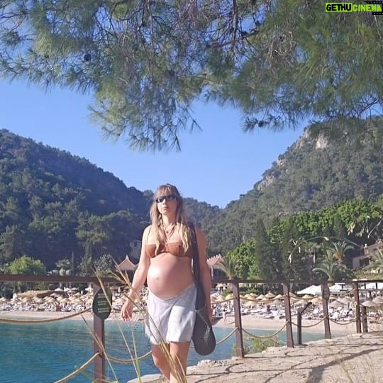 Müge Boz Instagram - Haftaya 8 aylık göbişimle girsem, ne yapabilirsiniz ki 🤭🥰🫶 #34weekspregnant