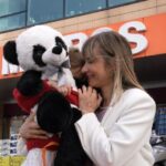 Müge Boz Instagram – Bugün 23 Nisan! 🇹🇷 Güzel kızımın ve dünyadaki tüm çocukların bayramı! Çok keyifli ve bol oyuncaklı bir gün geçirdik. Migros’un çocuklara 23 Nisan hediyesi oyuncak indirimlerini de değerlendirdik. Tüm çocukların bayramı kutlu olsun! #işbirliği @migros_tr