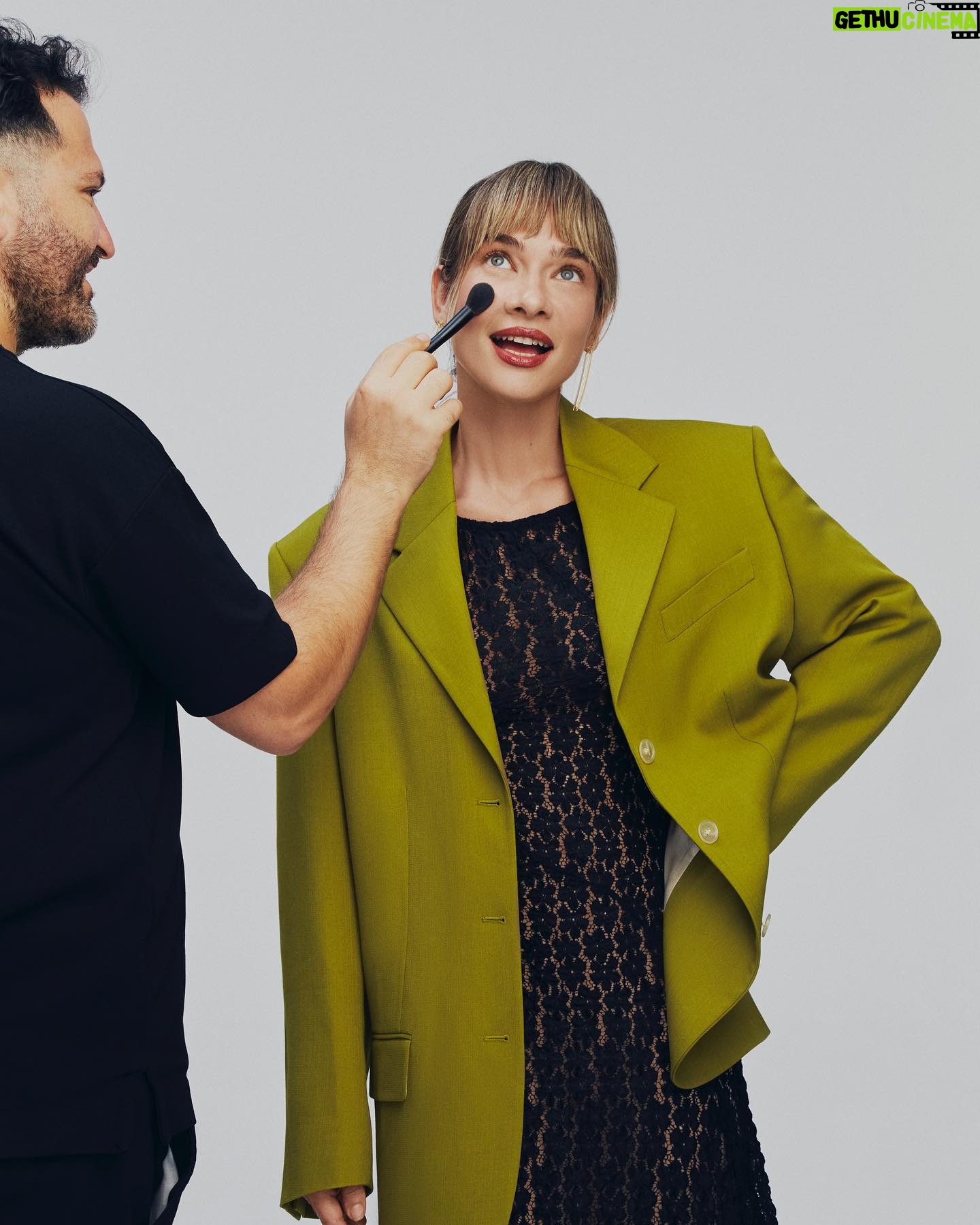 Müge Boz Instagram - Aralık 💫 @harpersbazaarturkiye Genel yayın yönetmeni : @gulenyelmen Fotoğraf : @beratcapin Röportaj : @pelinhascalik Proje müdürü: @rukenakbay Proje uzmanı: @neslisahhelvacii Styling : gozdeekici Saç: @onurbayramofficial Makyaj: @buraksenerofficial @samsungturkiye #withgalaxy #Reklam