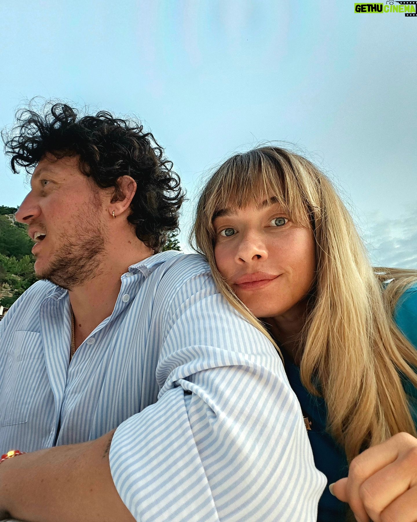 Müge Boz Instagram - Işınlanmak istediğim bir takım anlar 🫠💙💫