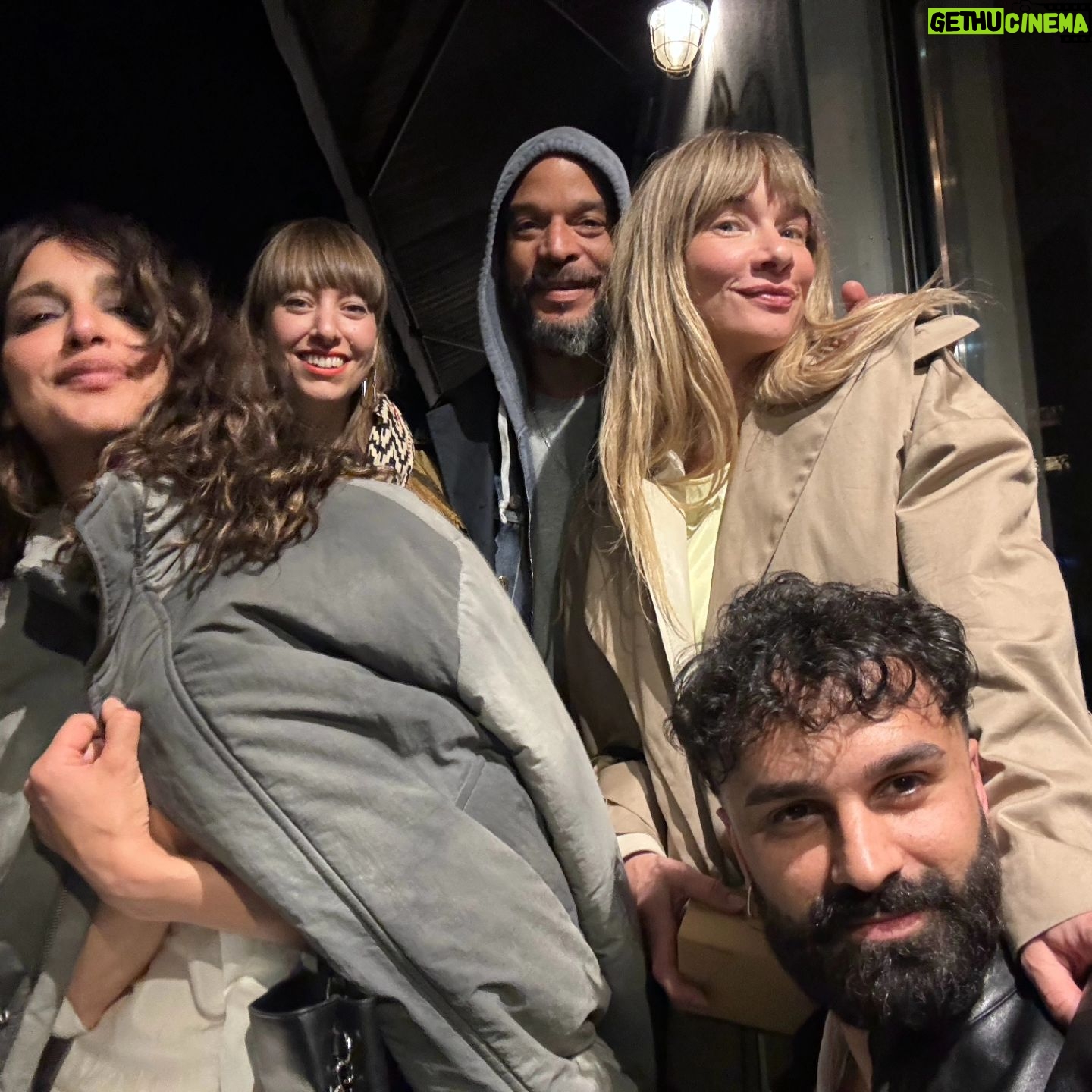 Müge Boz Instagram - Berlin babymoon dump 🤰🏼💌 1. Berilto'mla biraz fashion🫶 tarzına bayıldığım @berilkayar 2. Bi de beni tek çek bitte... 3. Kafamın karışıklığı denediğim ayakkabıların farklı tarzından belli🤔 4. Harika bir yemek yemeye gidiyoruz. 5. Michelin Star @long_march_canteen 👏 kesinlikle berlin gidilecekler listesine not edilsin👍 6. Michelin star close up'ım 😘 7. Bir takım sanatsal denemeler 😋 8. Berliners😎 9. Bu elbiseyi acaba daha ne kadar giymeye devam edebilirim... 10. Yemekler mükemmeldi bebişkoda fıldır fıldır taklalar attı yemekten sonra 😇🥰