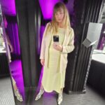 Müge Boz Instagram - Berlin babymoon dump 🤰🏼💌 1. Berilto'mla biraz fashion🫶 tarzına bayıldığım @berilkayar 2. Bi de beni tek çek bitte... 3. Kafamın karışıklığı denediğim ayakkabıların farklı tarzından belli🤔 4. Harika bir yemek yemeye gidiyoruz. 5. Michelin Star @long_march_canteen 👏 kesinlikle berlin gidilecekler listesine not edilsin👍 6. Michelin star close up'ım 😘 7. Bir takım sanatsal denemeler 😋 8. Berliners😎 9. Bu elbiseyi acaba daha ne kadar giymeye devam edebilirim... 10. Yemekler mükemmeldi bebişkoda fıldır fıldır taklalar attı yemekten sonra 😇🥰