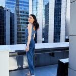 Müjde Uzman Instagram – 🏙️
Styling: @tambirleydi 
Denim on denim @levis_tr 
Shoes & neclace: @mango 
#reklam
