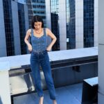 Müjde Uzman Instagram – 🏙️
Styling: @tambirleydi 
Denim on denim @levis_tr 
Shoes & neclace: @mango 
#reklam