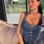 Müjde Uzman Instagram – 🏙️
Styling: @tambirleydi 
Denim on denim @levis_tr 
Shoes & neclace: @mango 
#reklam