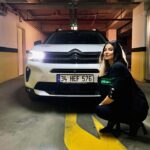 Müjde Uzman Instagram - Biz #CitroenC5Aircross konforu ile yeni bir yolculuğa çıkıyoruz. Okları takip edin! Sizce yeni rotamız neresi? #CömertlikteÜstüneYok @citroenturkiye #işbirliği