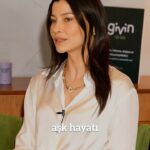 Müjde Uzman Instagram - #GivinTalks'un bu haftaki bölüm konuğu, @kizilcikserbetitv 'nin Alev'i, çok sevgili destekçimiz @mujdeuzman ile keyifli bir hayat sürmenin sırlarını, hataları ve öğrenimleri konuştuk!💎❤️ Projemizin amacı olan, gelirleriyle @turkegitimvakfi ile genç kızların eğitimini desteklediğimiz Müjde'nin Givin için ayırdığı şahane parçalara profilimizdeki linkten ulaşabilirsiniz.🛍️🦋 @mujdeuzman | @givin.co | @kanyon_da | @hellodergisi | @rivus.com.tr | @turkegitimvakfi | @basaksucuka #kızılcıkşerbeti #givinco #GivinTalks #turkegitimvakfi #müjdeuzman #eğitimedestek