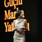 Müjde Uzman Instagram – Coca Cola İçecek 2024 İş Ortakları Buluşması Premium İçecek Kategorisi sunumunu bana emanet ettikleri için @cocacolaicecek ‘e çok teşekkürler. Bu ihtişamlı sahnede olmak benim için ayrıca heyecan vericiydi.
#cci2024 #cocacolaiçecek
@oksijen_events
@eventpartners
@salihaabaygurcay
@rhpozitifmenajerlik @rahsanozkilicfelder
Elbise: @begumbdh 
📸: @burcingezen