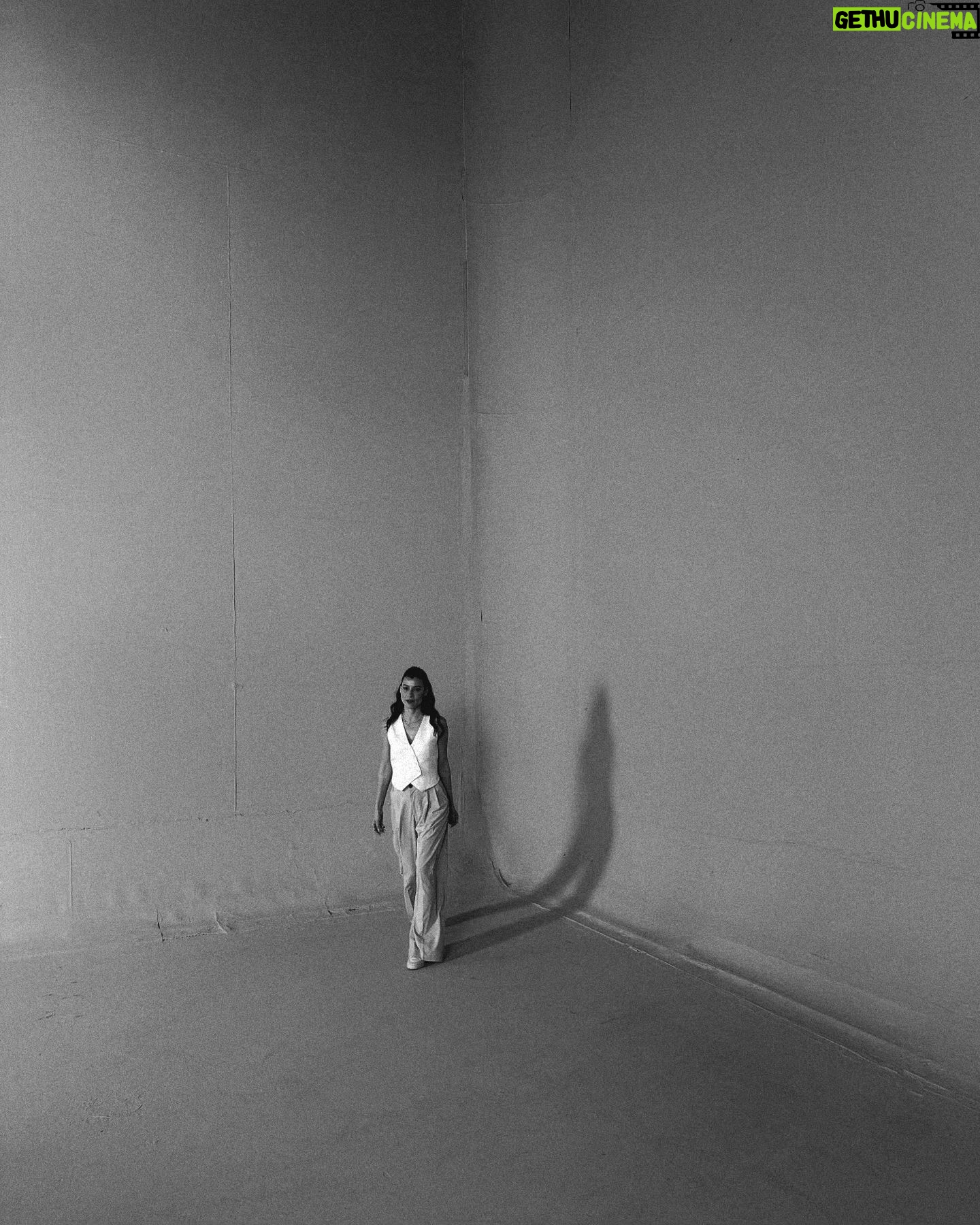 Müjde Uzman Instagram - "Oh, you think darkness is your ally.." . . 📸: @tambirleydi Edit: 🙋🏻♀️