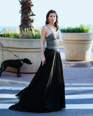 Müjde Uzman Instagram - From #mipcom2024 
Dress: @zeynepkartalofficial
Saç: @sabitakkaya
📸: @bettymazalto_photography