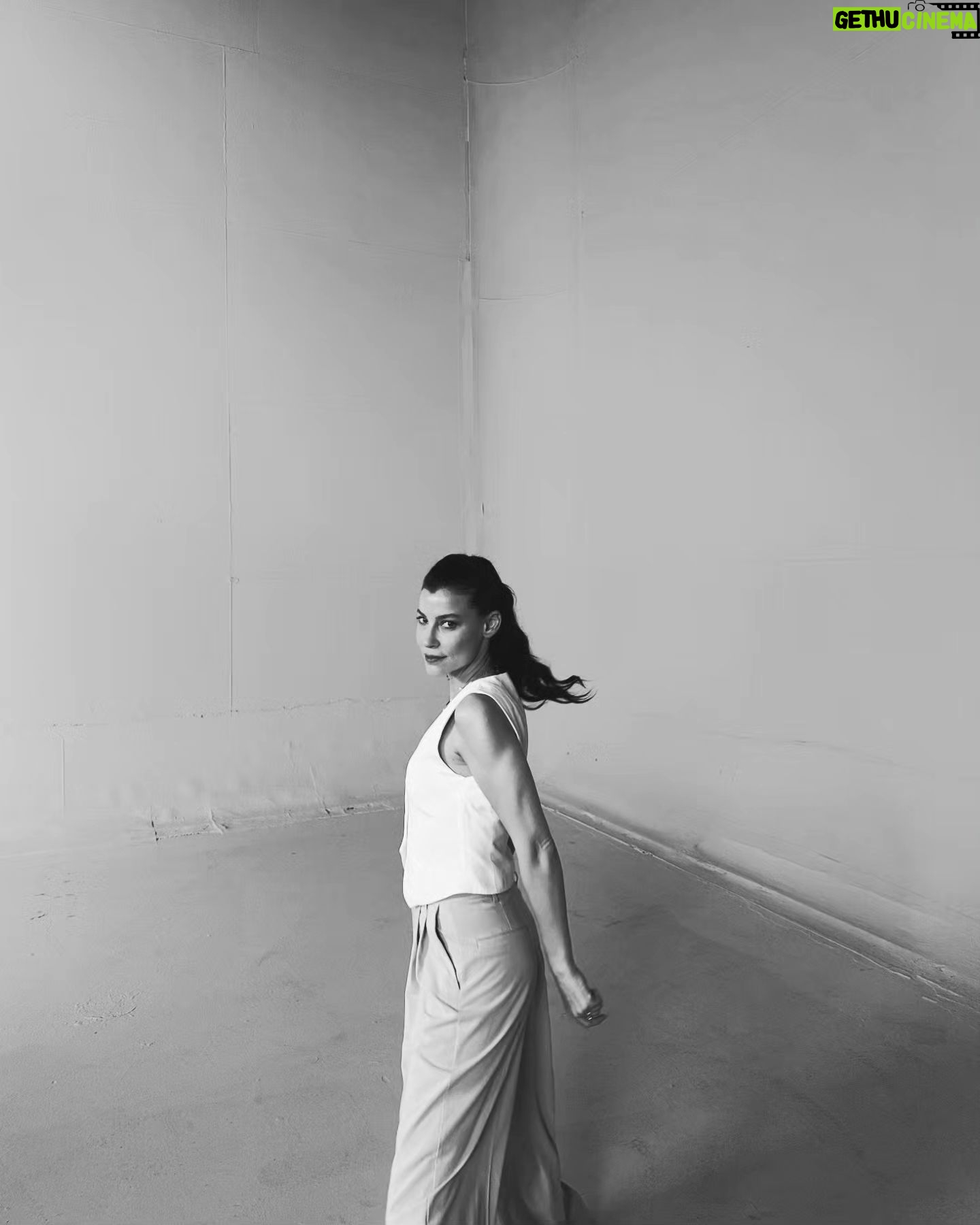 Müjde Uzman Instagram - "Oh, you think darkness is your ally.." . . 📸: @tambirleydi Edit: 🙋🏻♀️