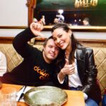 Müjde Uzman Instagram - Bugün 21 Mart Dünya Down Sendromu Farkındalık Günü. Dün akşam, yıllardır farkındalık yaratmak ve destek olmak için çok güzel çalışmalar yapan sevgili Selda Topal ve Mehmet Topal’ın düzenlediği iftar yemeğinde buluştuk. Sohbetler ettik. Özellikle Down Cafe’lere olan desteğin artması da benim temennim. Dünya onlarla güzel, onlarla anlamlı. Farkındayız, sizinleyiz.🫂👍🏼🫶🏼
