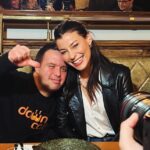 Müjde Uzman Instagram - Bugün 21 Mart Dünya Down Sendromu Farkındalık Günü. Dün akşam, yıllardır farkındalık yaratmak ve destek olmak için çok güzel çalışmalar yapan sevgili Selda Topal ve Mehmet Topal’ın düzenlediği iftar yemeğinde buluştuk. Sohbetler ettik. Özellikle Down Cafe’lere olan desteğin artması da benim temennim. Dünya onlarla güzel, onlarla anlamlı. Farkındayız, sizinleyiz.🫂👍🏼🫶🏼
