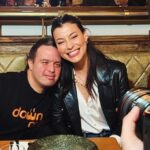 Müjde Uzman Instagram - Bugün 21 Mart Dünya Down Sendromu Farkındalık Günü. Dün akşam, yıllardır farkındalık yaratmak ve destek olmak için çok güzel çalışmalar yapan sevgili Selda Topal ve Mehmet Topal’ın düzenlediği iftar yemeğinde buluştuk. Sohbetler ettik. Özellikle Down Cafe’lere olan desteğin artması da benim temennim. Dünya onlarla güzel, onlarla anlamlı. Farkındayız, sizinleyiz.🫂👍🏼🫶🏼