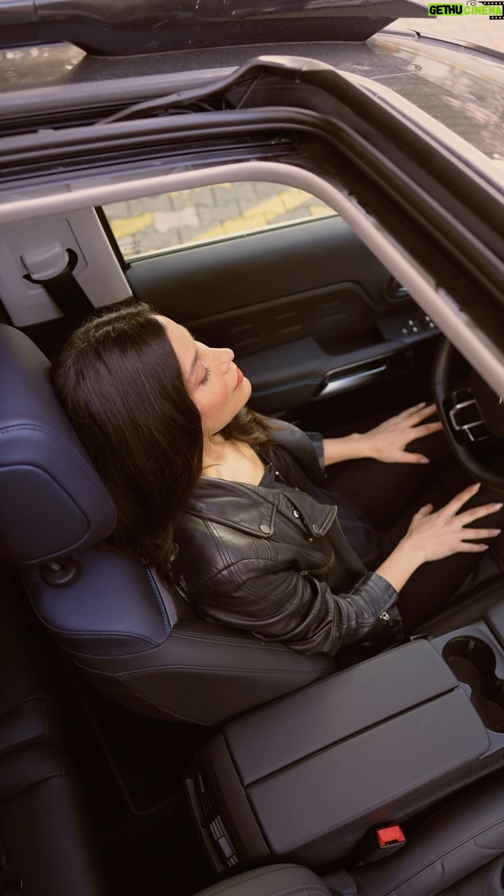 Müjde Uzman Instagram - Güne enerjik, zinde ve pozitif başlamak istediğimde hemen Citroën C5 Aircross’a biner, müziğimi açar ve konforlu bir yolculuğa çıkarım. Let’s go! #CitroenC5Aircross #CömertlikteÜstüneYok @citroenturkiye #işbirliği