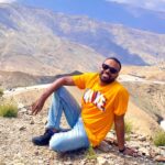 MOHAMED BASSOU Instagram – جائزة سنة 2023 لأكثر مضحك مغربي داز فتيشكة، شكرا أسعار  البنزيين🎁🎁🎁🎁