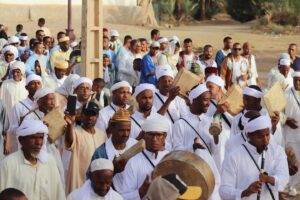 MOHAMED BASSOU Instagram - تيتي نلحنى أو ضريب الحنة من التقاليد العريقة بتامگروت🥰🥰🥰
Token by @mohammed_elfatihi
