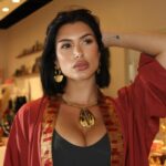 Maëva Martinez Instagram - Beauty Alert ✨ Notre belle @iammaevamartinez porte la collection Summer 2024 ☀️ Cette nouvelle collection de kimonos vous sublimera cet été avec de belles couleurs. Un doux mélange de wax et de coton, comme on aime ! A mixer avec nos bijoux en bronze pour briller avec un look 100% unique et authentique ✨ Imaneka est à @beaulieunantes au Pop Up @mylittlestore_nantes jusqu’au 30 juin. Venez nous voir ☺️