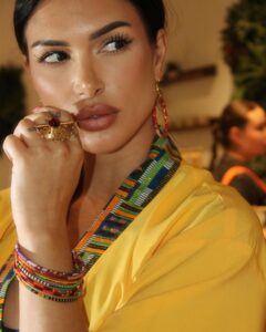 Maëva Martinez Instagram - Des couleurs qui ramènent chaleur et soleil 🌞 BIJOUX: @imaneka_design KIMONO: @imaneka_design Une créatrice à l’univers ethnique que j’ai eu l’honneur de rencontrer et avec qui j’ai le plaisir de travailler à notre boutique @mylittlestore_nantes . Je vous invite à venir découvrir tous les merveilleux créateurs et créatrice, vous ne serez pas déçu … ✨🫶🏼 Photographe 📸 @_judith.52 ✨ #jewelry #kimono #style #ethnic #ethnicdesign #disign #work #goodwork #lovemyjob #selflove #love #girlpower #power #energie #vibe #mood #picoftheday #shooting #plaisir #job #entrepreneur #brand #branding #boutique #beaulieu #nantes