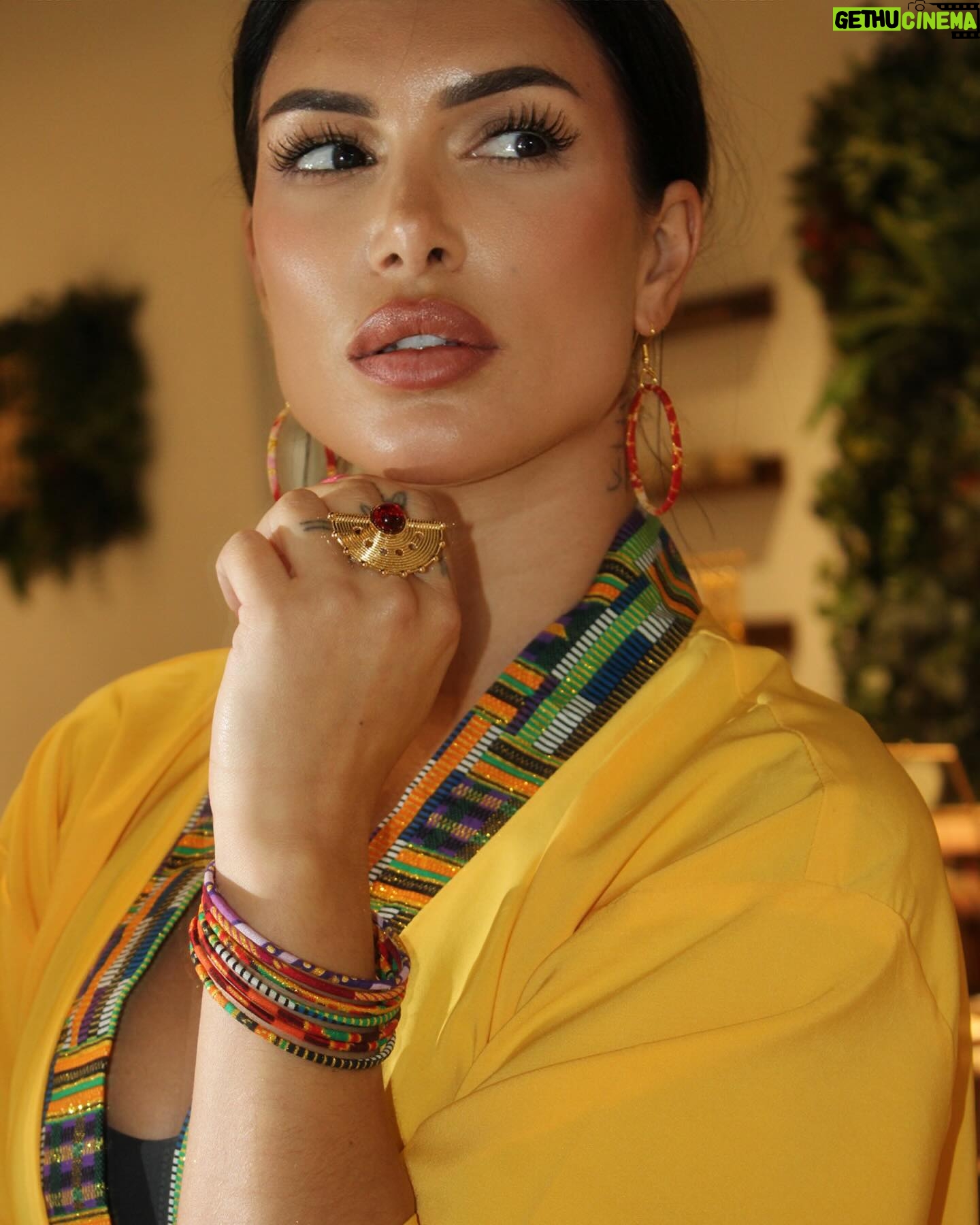 Maëva Martinez Instagram - Des couleurs qui ramènent chaleur et soleil 🌞 BIJOUX: @imaneka_design KIMONO: @imaneka_design Une créatrice à l’univers ethnique que j’ai eu l’honneur de rencontrer et avec qui j’ai le plaisir de travailler à notre boutique @mylittlestore_nantes . Je vous invite à venir découvrir tous les merveilleux créateurs et créatrice, vous ne serez pas déçu … ✨🫶🏼 Photographe 📸 @_judith.52 ✨ #jewelry #kimono #style #ethnic #ethnicdesign #disign #work #goodwork #lovemyjob #selflove #love #girlpower #power #energie #vibe #mood #picoftheday #shooting #plaisir #job #entrepreneur #brand #branding #boutique #beaulieu #nantes