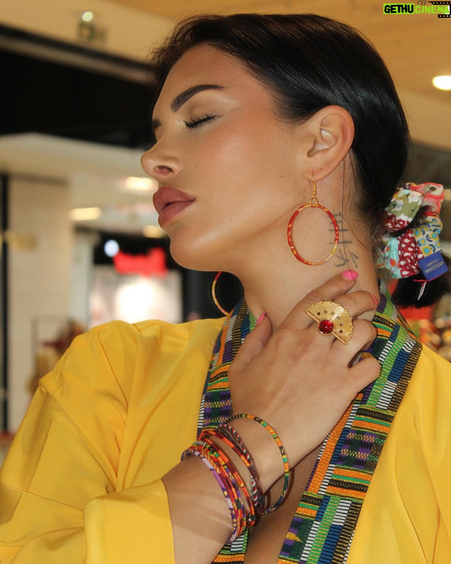 Maëva Martinez Instagram - Des couleurs qui ramènent chaleur et soleil 🌞 BIJOUX: @imaneka_design KIMONO: @imaneka_design Une créatrice à l’univers ethnique que j’ai eu l’honneur de rencontrer et avec qui j’ai le plaisir de travailler à notre boutique @mylittlestore_nantes . Je vous invite à venir découvrir tous les merveilleux créateurs et créatrice, vous ne serez pas déçu … ✨🫶🏼 Photographe 📸 @_judith.52 ✨ #jewelry #kimono #style #ethnic #ethnicdesign #disign #work #goodwork #lovemyjob #selflove #love #girlpower #power #energie #vibe #mood #picoftheday #shooting #plaisir #job #entrepreneur #brand #branding #boutique #beaulieu #nantes