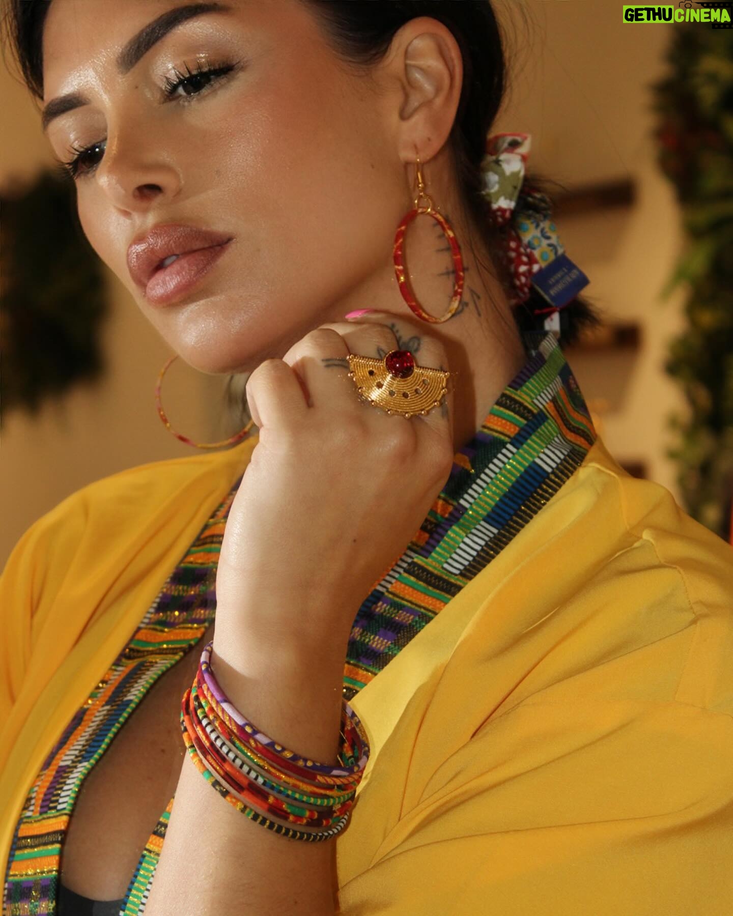 Maëva Martinez Instagram - Des couleurs qui ramènent chaleur et soleil 🌞 BIJOUX: @imaneka_design KIMONO: @imaneka_design Une créatrice à l’univers ethnique que j’ai eu l’honneur de rencontrer et avec qui j’ai le plaisir de travailler à notre boutique @mylittlestore_nantes . Je vous invite à venir découvrir tous les merveilleux créateurs et créatrice, vous ne serez pas déçu … ✨🫶🏼 Photographe 📸 @_judith.52 ✨ #jewelry #kimono #style #ethnic #ethnicdesign #disign #work #goodwork #lovemyjob #selflove #love #girlpower #power #energie #vibe #mood #picoftheday #shooting #plaisir #job #entrepreneur #brand #branding #boutique #beaulieu #nantes