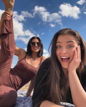 Maëva Martinez Instagram - Mon date annuel 🤍✨

#love #friend #mygirl #selflove #instagood #instamoment #picoftheday #instagram #instamood #vibe #funny
