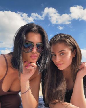 Maëva Martinez Instagram - Mon date annuel 🤍✨

#love #friend #mygirl #selflove #instagood #instamoment #picoftheday #instagram #instamood #vibe #funny
