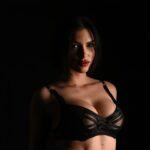 Maëva Martinez Instagram - Quelques clichés jamais posté, dans le studio glamour de @sonia.photographe ✨🌒 #shooting #boudoir #glamour #style #vintagestyle #vintage #women #sensualité #girl #picoftheday #photooftheday #instapic #instagram #studio #work #modele #instamood