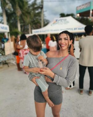 Maëva Martinez Instagram - Dernier jour de vacance pour nous 🥹 on en aura eu plein les yeux ! 🌸☀️🐠

#travel #travelphotography #picoftheday #photooftheday #love #vacances #family #familytime #selflove #instagood #instalove #instagram