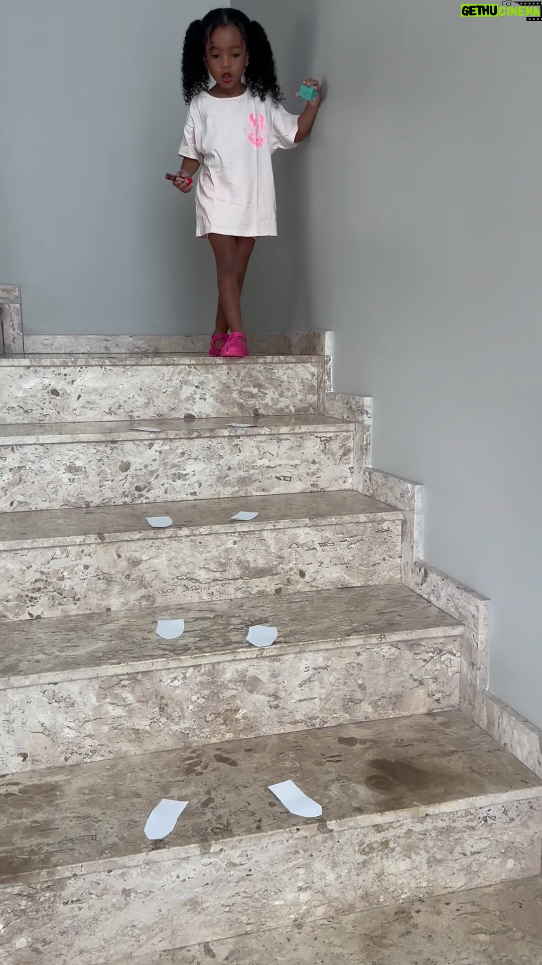 Maíra Azevedo Instagram - Que minha filha tenha o direito a tudo q eu não pude ter! Uma das coisas que mais admiro em meu companheiro é ele estimular minha filha a ter fé no invisível! Feliz Páscoa ! #pascoa #felizpascoa