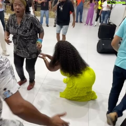 Maíra Azevedo Instagram - Sou mãe e sou filha…e meu exemplo tem samba no pé…feliz dia das mães @miralvadiass é a mãe que eu precisava para ser quem eu sou! #mae #diadasmaes