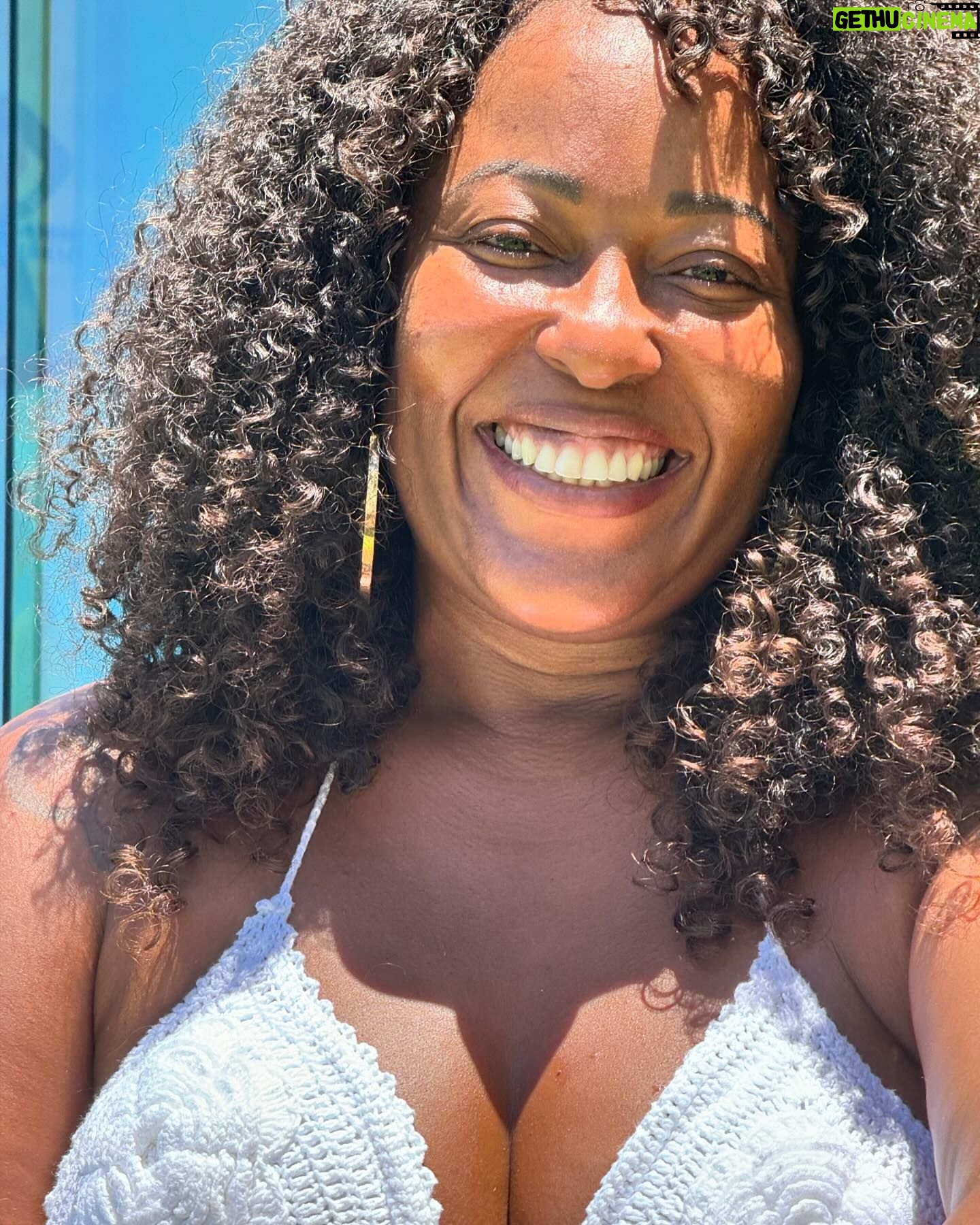 Maíra Azevedo Instagram - Domingo eu me entrego
