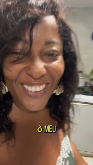 Maíra Azevedo Instagram - Sobre a contradição de ser mãe de adolescente e de uma criança!Quando vc tem filho com idade em até cinco anos…Você implora para a criança comer, se alimentar melhor…comer tudo
Quando você tem filho adolescente…você implora para dar uma segurada e não comer tudoooo…
Eu tenho as duas versões em casa! #mae #maternidade
