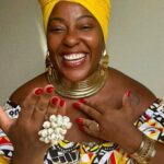 Maíra Azevedo Instagram - Minha gente, vem aí o Festival Sesc Culturas Negras! ✊🏿 Eu como sempre estou divulgando e enaltecendo eventos que promovem a cultura afrodiaspórica, e entre os dias 22 a 26 de Maio o @sescsp irá realizar esse grande evento com mais de 80 atrações pra você e toda a sua família nas unidades do Sesc pelo estado de São Paulo. A programação tá diversa, tá! Com shows, palestras, rodas de conversa, intervenções artísticas e muito mais! Você não pode perder, saiba mais em sescsp.org.br/culturasnegras ! #publicidade #festivalculturasnegras #sescculturasnegras #sescsp @sescpinheiros @sescipiranga @sescavpaulista