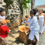 Maíra Azevedo Instagram - Levar um pouco de doçura para as crianças do bairro da Federação, bairro que me acolheu e onde fica meu terreiro! No domingo, é a vez do meu bairro, Plataforma, onde nasci e me criei! Há muito tempo realizo diversos trabalhos sociais e faço doações de leite, material de limpeza, itens de higiene pessoal e alimentos não perecíveis, além da contribuição com uma cozinha solidária que distribui refeições para pessoas em situação de rua ou em outras vulnerabilidades mas sempre tive muita dificuldade de divulgar, mas fui estimulada por alguns amigos que sabem que faço isso, exatamente para influenciar outras pessoas a fazerem também! Eu creio que qdo eu divido minhas conquistas, eu multiplico minhas bençãos!