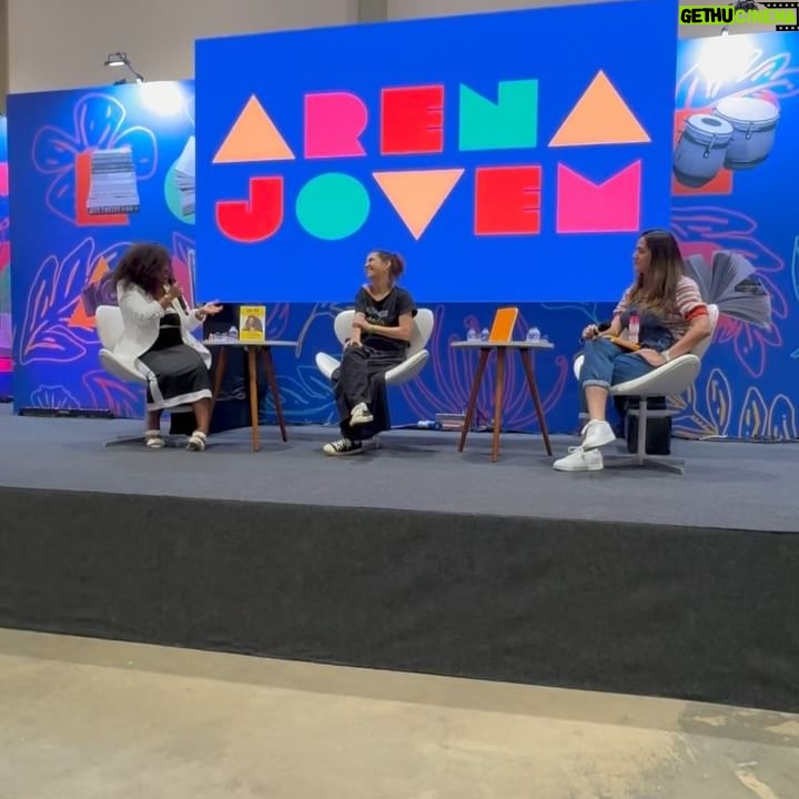 Maíra Azevedo Instagram - Compartilhar minhas histórias e ouvir as histórias de outras pessoas me faz acreditar que a troca é uma ferramenta poderosa! Muito feliz de participar da #bienaldolivro aqui em Salvador!