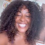 Maíra Azevedo Instagram - Minha família sempre teve comigo, mas tive parentes que fizeram piadocas, não queriam ir ver, e agora querem pongar na minha aba!