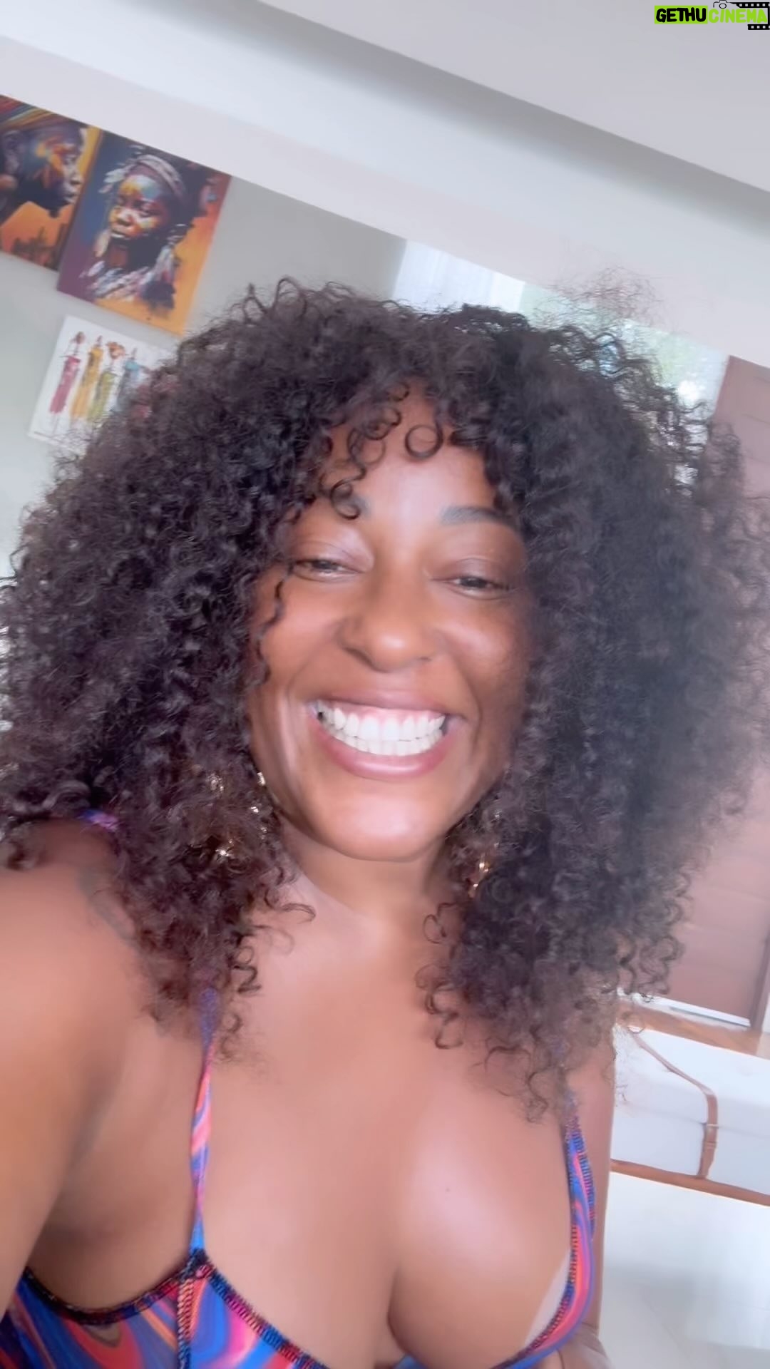 Maíra Azevedo Instagram - Minha família sempre teve comigo, mas tive parentes que fizeram piadocas, não queriam ir ver, e agora querem pongar na minha aba!