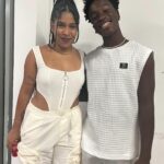 Maíra Azevedo Instagram - Meu melhor amigo saiu do meu ventre, foi no mês das mães que ele nasceu…para ser sempre meu presente! Há uma semana do seu aniversário, tivemos a oportunidade de assistir um show de @emicida juntos! Chorei em vários momentos…de nostalgia, da época que a gente comia soja como proteína, pq a grana não dava para comprar carne, mas a gente se alimentava também de esperança, de BOA ESPERANÇA! Ele pedia para assistir esse clipe de Emicida sempre que chegava da escola…e passou a ser d fã…A gente ouvia a trilha no caminho da Escola que ele estudava…e em pouco tempo MANDUME assou a ser a nossa música. Tipo aqueles códigos de amigos…Mandume é nossa trilha de vitória, de conquistas de realizações…que reafirma nosso Elo, que é amarelo, mas tem tb outras cores. A gente sabe que tudo que a gente tem é nós, por isso a gente se fala no olhar…aprendo tanto com ele…temos conversas difíceis, mas sempre digo LEVANTA E ANDA….pq eu sou sua MÃE e irei com você para MADAGASCAR ou para qualquer outro lugar…pq a nossa história…só a gente sabe! Me tornei aquela mãe boba…sempre que encontro @fiotioficial e @drikbarbosa eu fazia questão de falar da importância da música pra gente…a minha história com meu filho é de resistência e a música de Emicida, muitas vezes, aliviou nossas dores e nos deu a certeza que iríamos ter um futuro e hoje podemos voltar para nossa quebrada de mãos e mentes cheias…porque o correto é partir, voltar e repartir…a gente faz isso! Te amo meu filho @aladekoman