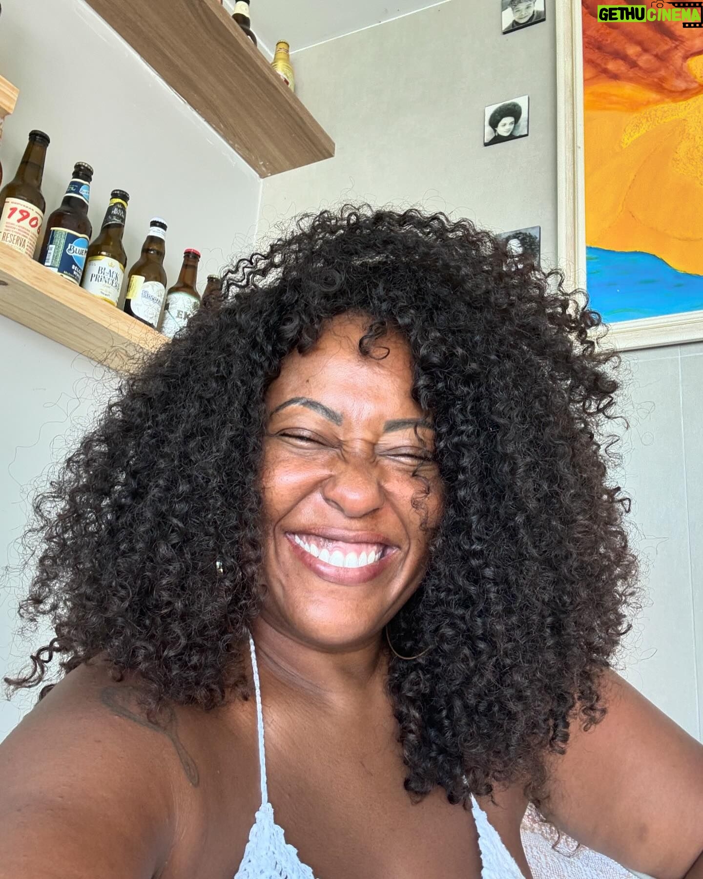 Maíra Azevedo Instagram - Domingo eu me entrego