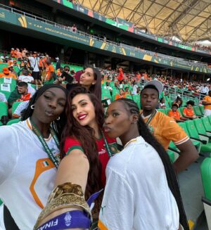 Maïssane Aghioul Instagram - JOUR DE FÊTE 🇨🇮 

Merci la Côte d’Ivoire pour votre accueil et votre gentillesse, je reviendrai pour sûr 🇨🇮🇨🇮

@tukki.katt @amani.story_