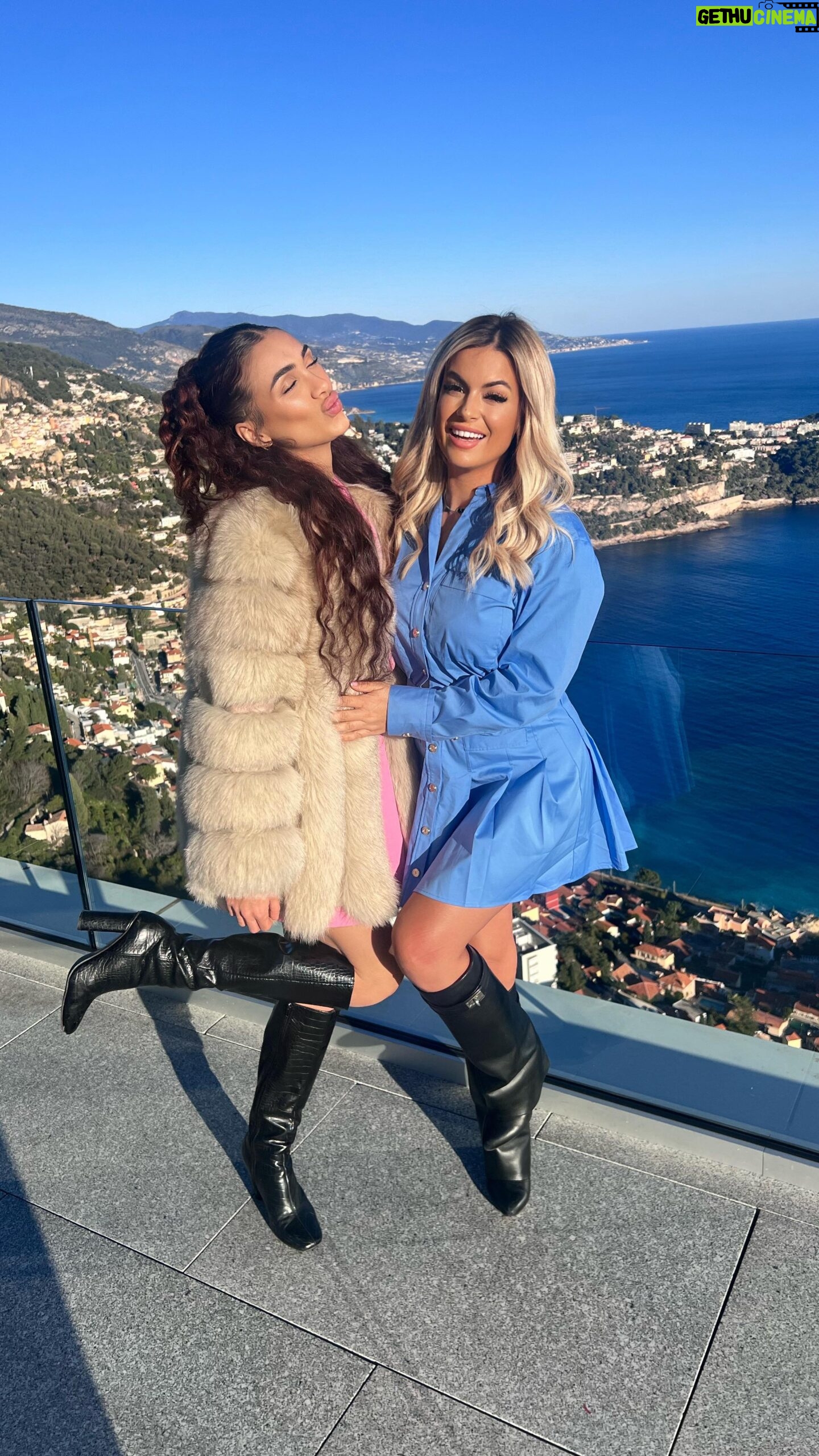 Maïssane Aghioul Instagram - Pas besoin d’être en couple pour faire cette trend 😭💕 #monacovibes @maissane.agl