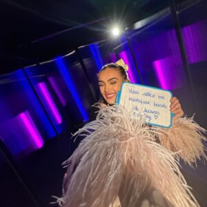 Maïssane Aghioul Instagram - Et voilà DA PAWA c’est finit pour moi 🥹 vraiment une de mes meilleures aventures ✨ j’ai pris tant de plaisir à tourner ce programme et encore plus de plaisir à lire vos réactions tous les soirs ça va me manquer 🥹 on va pas non plus chialer donc petit recap de l’aventure ici ⬇️ 

Photo 1 : quand je me rends compte que j’aurai du mieux négocier mon salaire pcq 3 fois PP c’est fatigant 

Photo 2 : j’ai laissé des petits mots à mes camarades car je savais que je les contacterai 🤸‍♀️plus jamais🤸‍♀️

Photo 3 : ma bestie et moi 

Photo 4 : Carla qui fait une clef de bras à Eddy 😭

Photo 5 : gab fait des vlogs pcq la télé ça paye pas assez 

Photo 6 :  moi et mon autre bestie 😭

Photo 7 : juste avant de rentrer dans ce jeu de zinzin 

Photo 8 : les jours off 😍

Photo 9 : c’est moi qui pilote

Photo 10 : le cerveau derrière mes itv 💙

@ludo_klap @aymericbm et merci à vous les vraies stars ✨