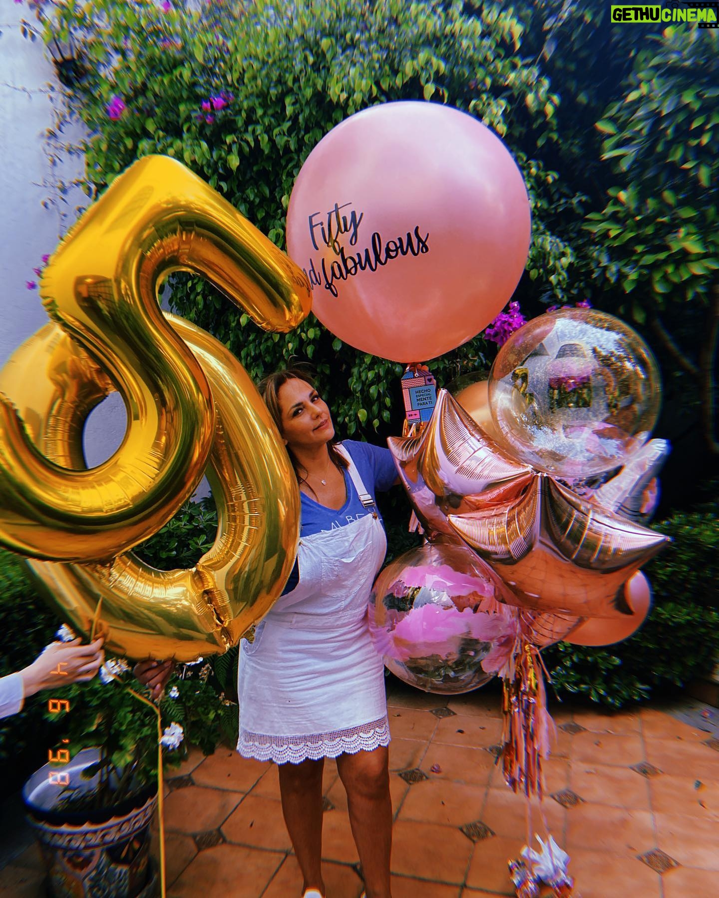 Macarena García Instagram - Como sea y donde sea festejamos tu vida Mamá. Te amo❤️