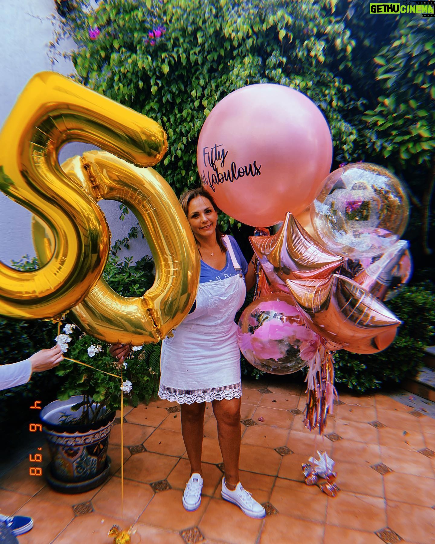 Macarena García Instagram - Como sea y donde sea festejamos tu vida Mamá. Te amo❤️