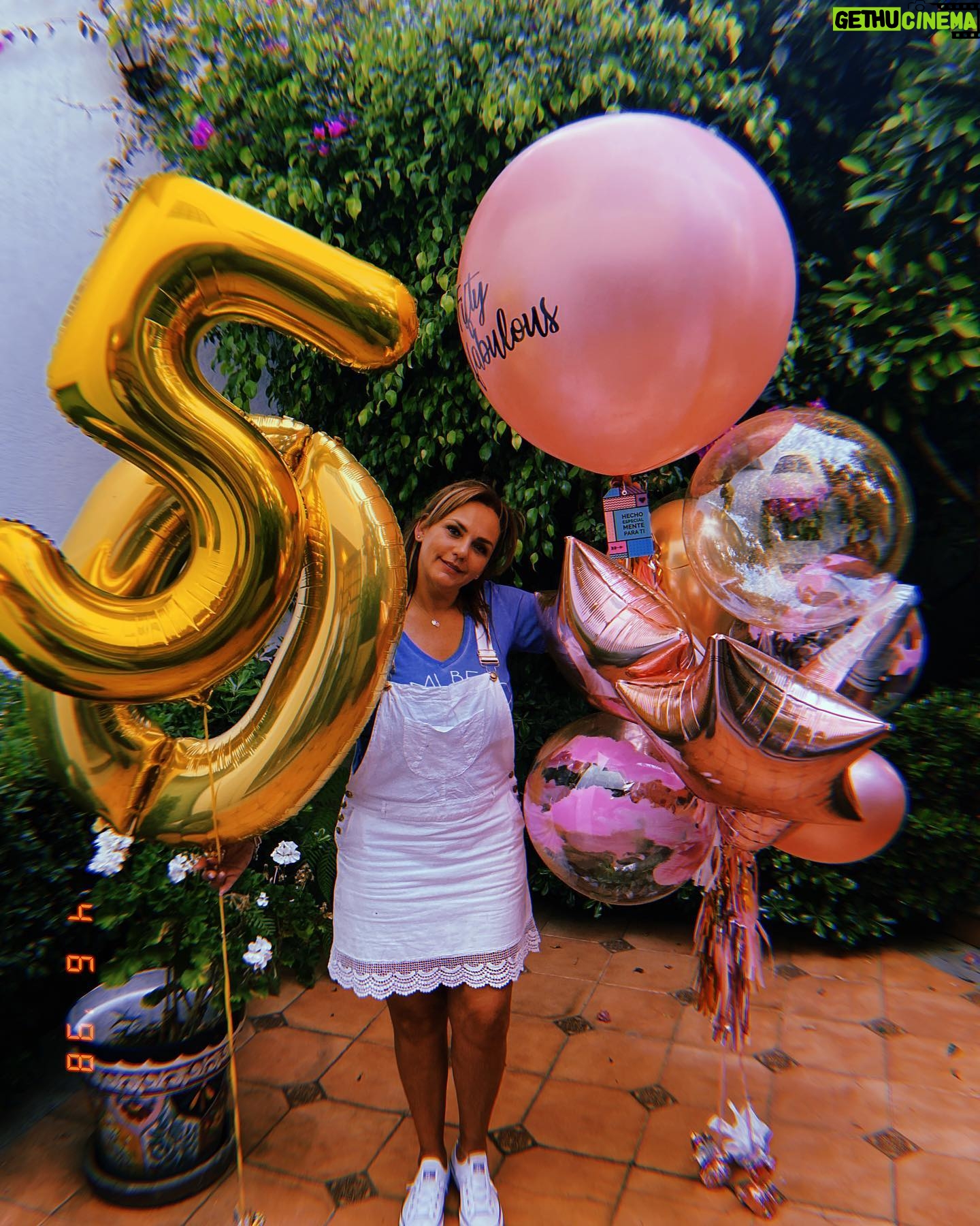 Macarena García Instagram - Como sea y donde sea festejamos tu vida Mamá. Te amo❤️