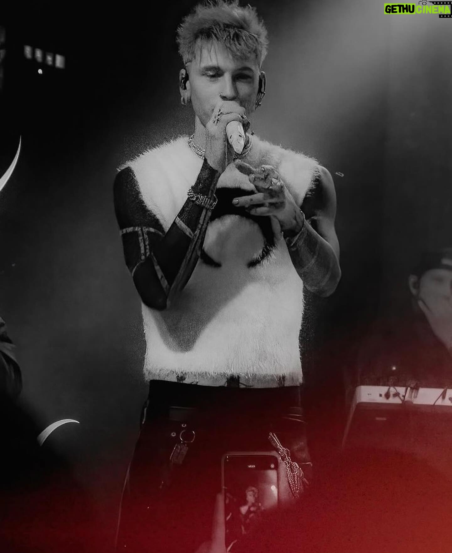 Machine Gun Kelly Instagram - genre : nyc 🗽