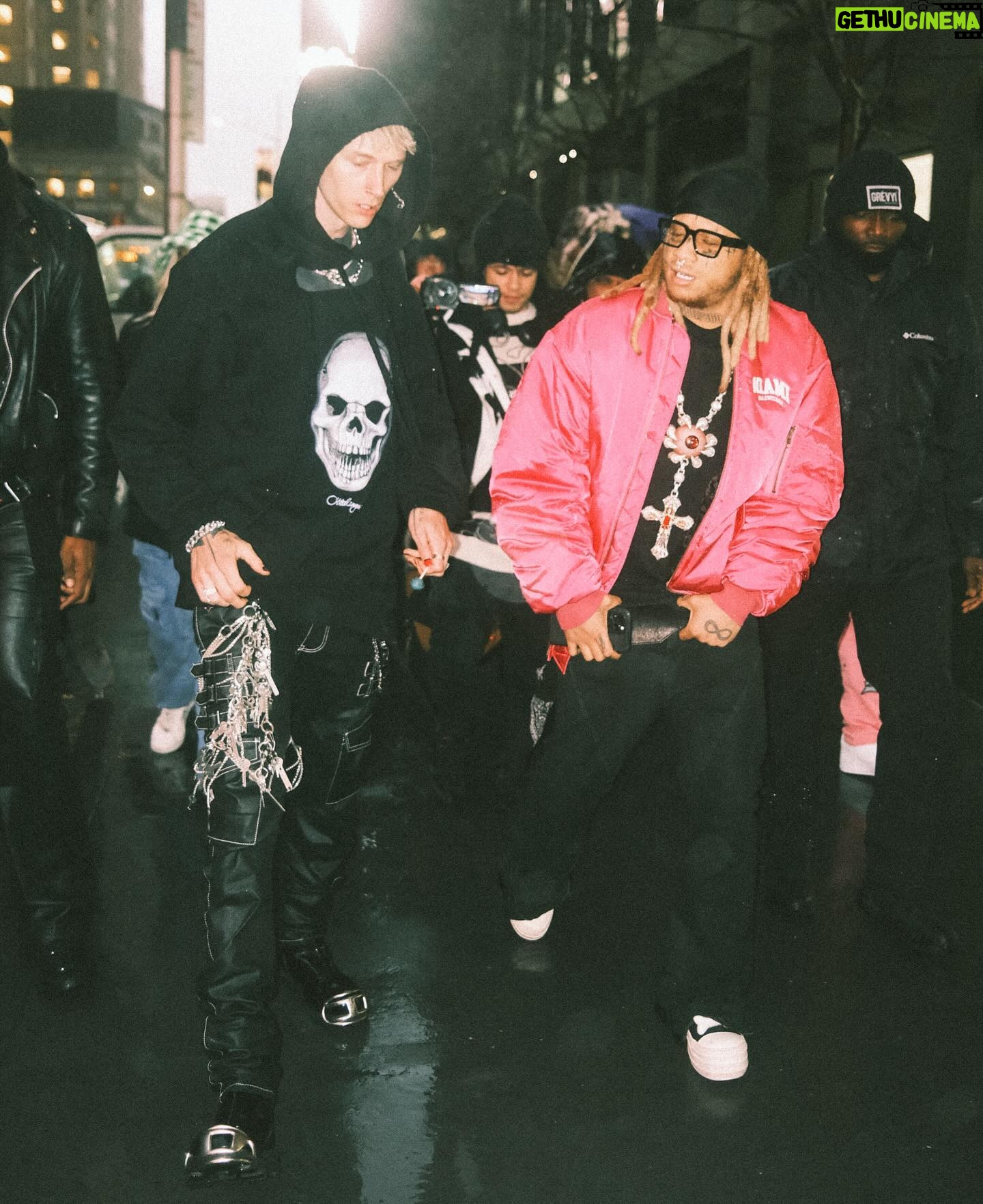 Machine Gun Kelly Instagram - genre : nyc 🗽